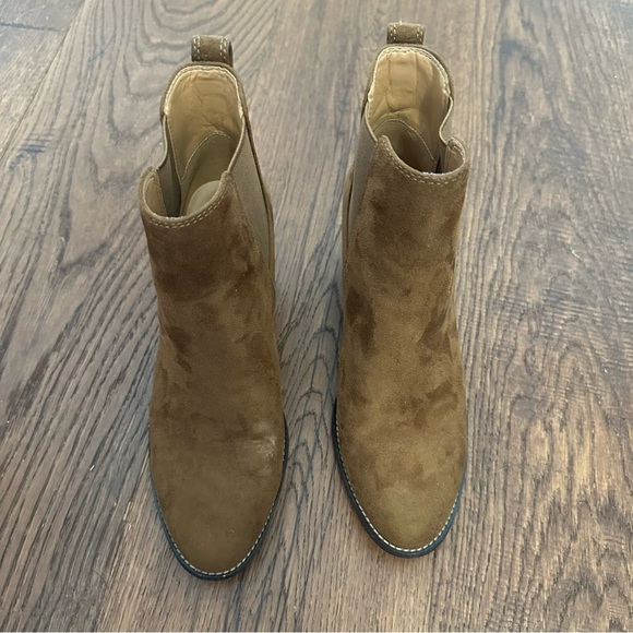 J Crew Vegan Suede Chelsea Ankle Bootie Slip On Stacked Wood Heel - Picture 2 of 9